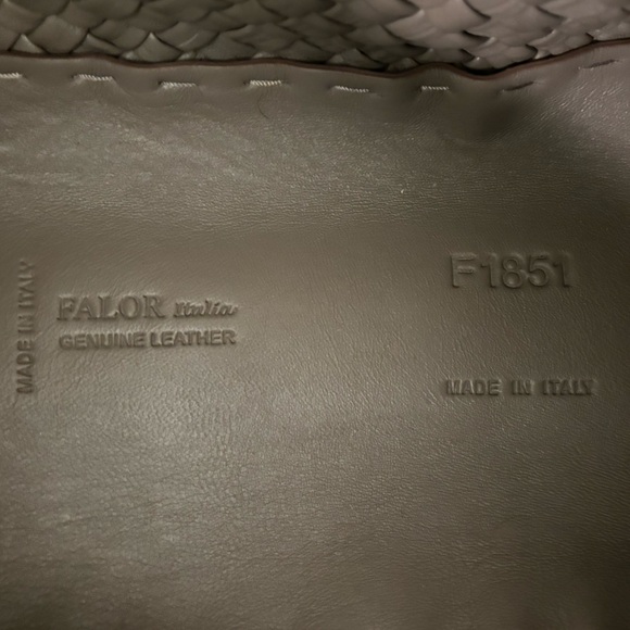 Falor Made in Italy Leather Woven Bag in Neutral Taupe Color. - Picture 7 of 17